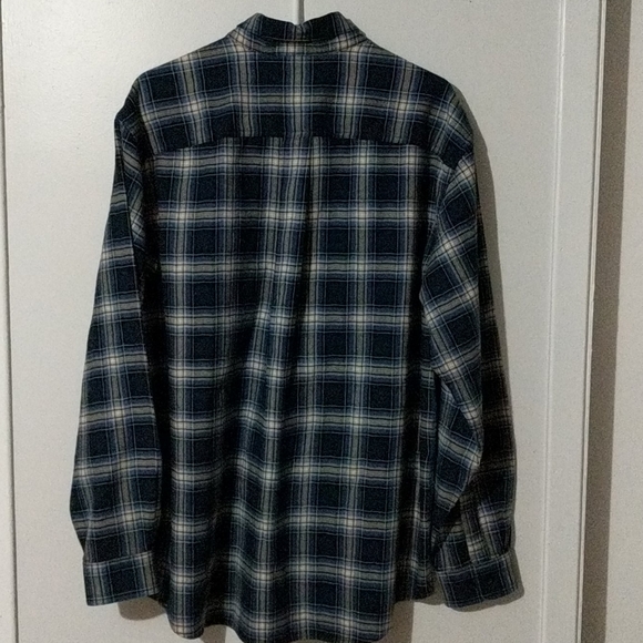 **WANTED - NOT FOR SALE**  L.L.Bean Men's Plaid Flannel Shirt Traditional Fit - Picture 2 of 5